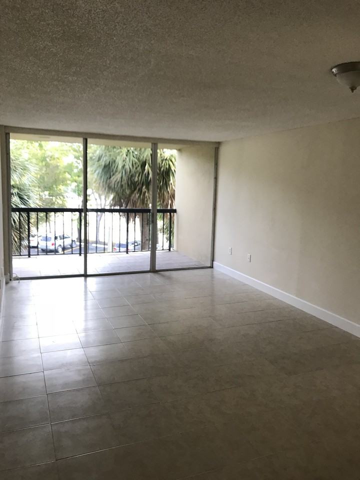 10835 Sw 112av #306 - Photo 2 of 4