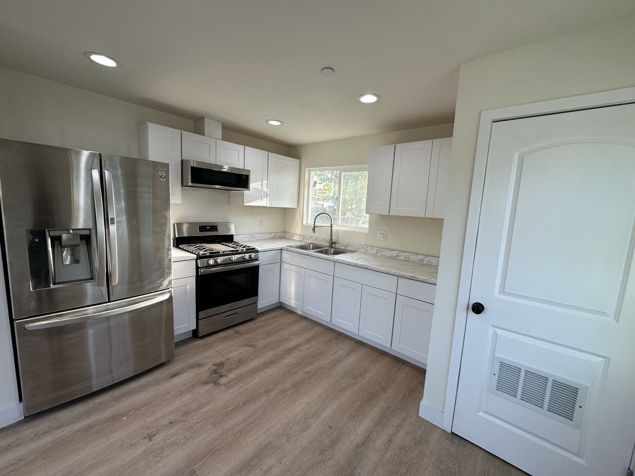 10730 Crockett St #NA - Photo 2 of 6