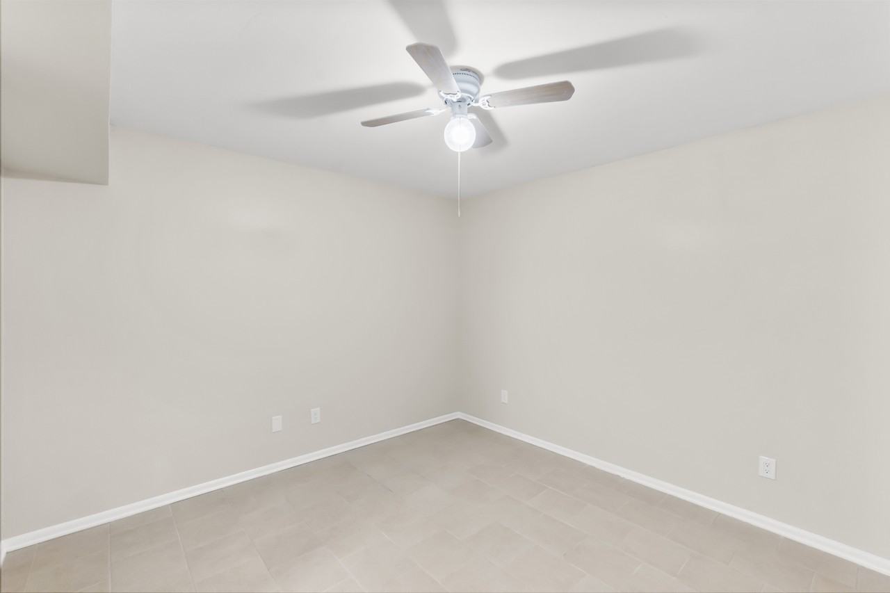 808 Denison Ave #5 - Photo 3 of 13