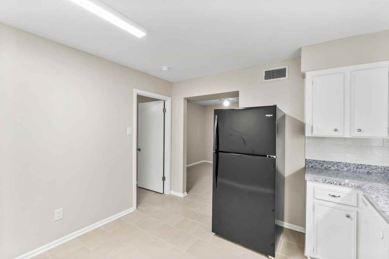 808 Denison Ave #5 - Photo 6 of 13