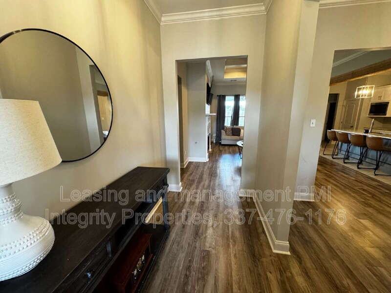 200 Tennyson Dr - Photo 2 of 29