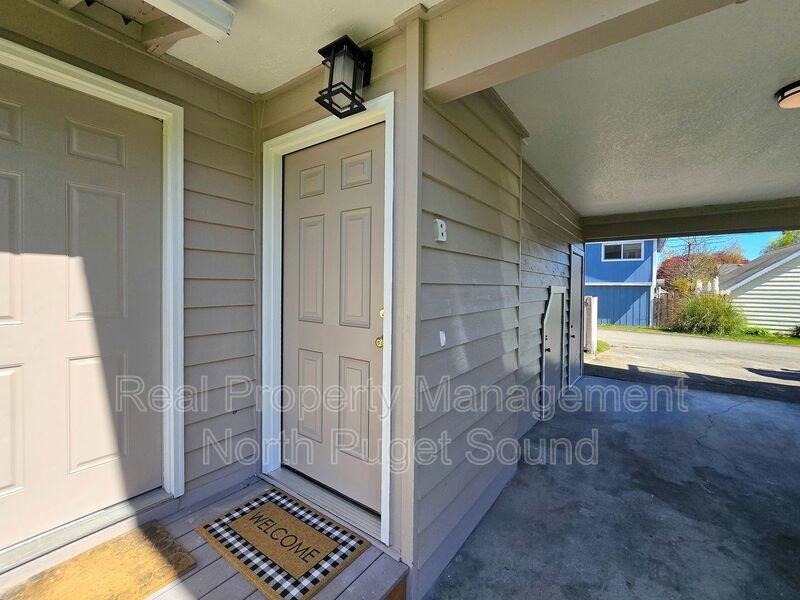 1421 Pine St #B - Photo 3 of 18