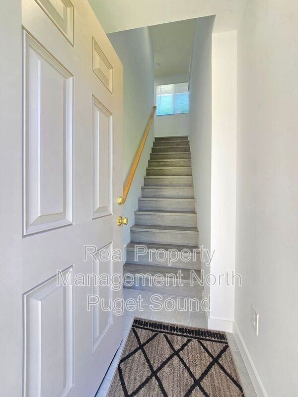 1421 Pine St #B - Photo 4 of 18