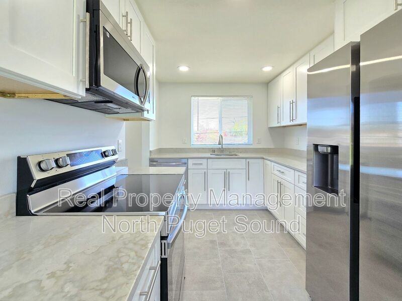 1421 Pine St #B - Photo 7 of 18