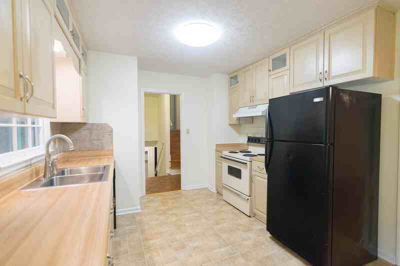 140 Saxon Woods Dr - Photo 3 of 26