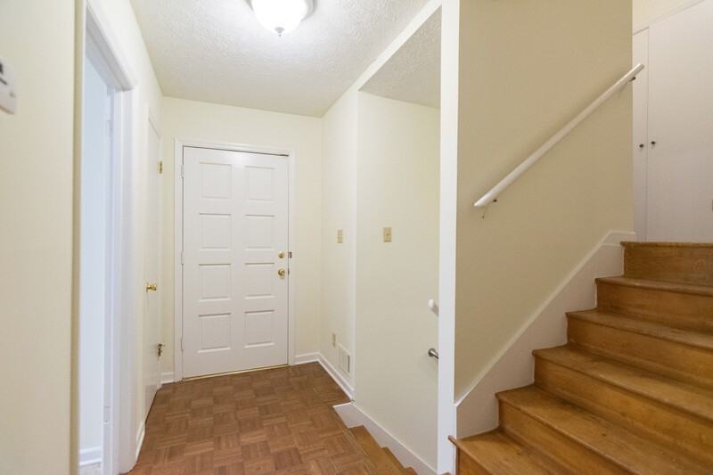 140 Saxon Woods Dr - Photo 4 of 26