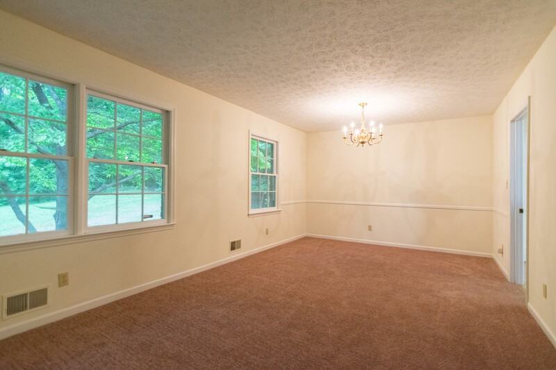 140 Saxon Woods Dr - Photo 6 of 26