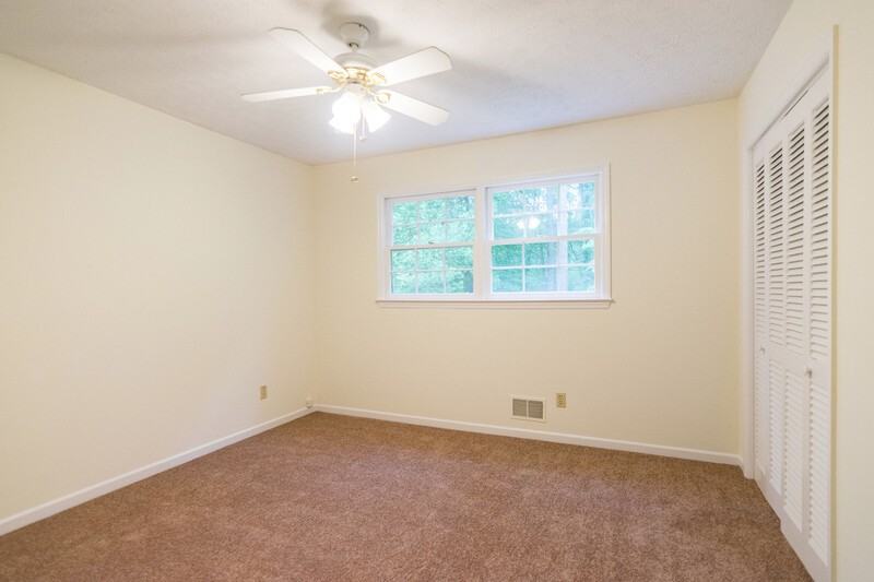 140 Saxon Woods Dr - Photo 7 of 26