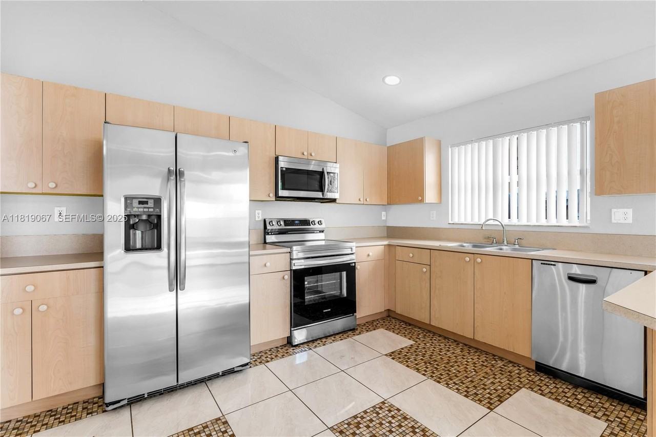 23935 Southwest 108th Place - Photo 4 of 44