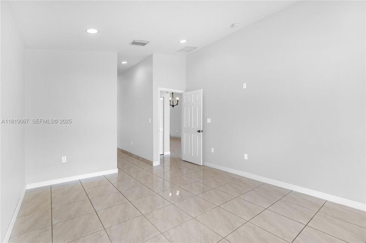 23935 Southwest 108th Place - Photo 6 of 44