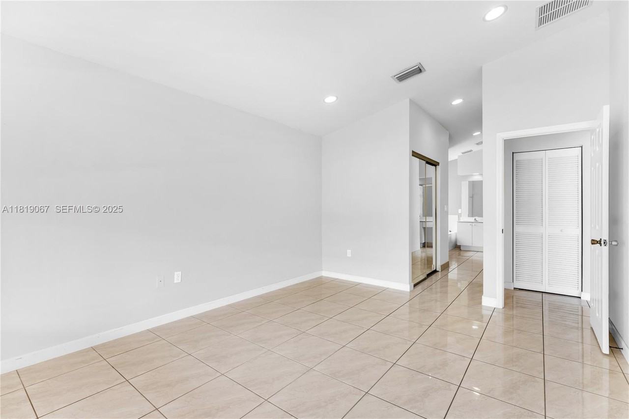 23935 Southwest 108th Place - Photo 7 of 44