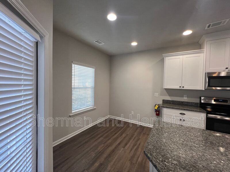 744 Tarvin Cir #744 - Photo 3 of 11