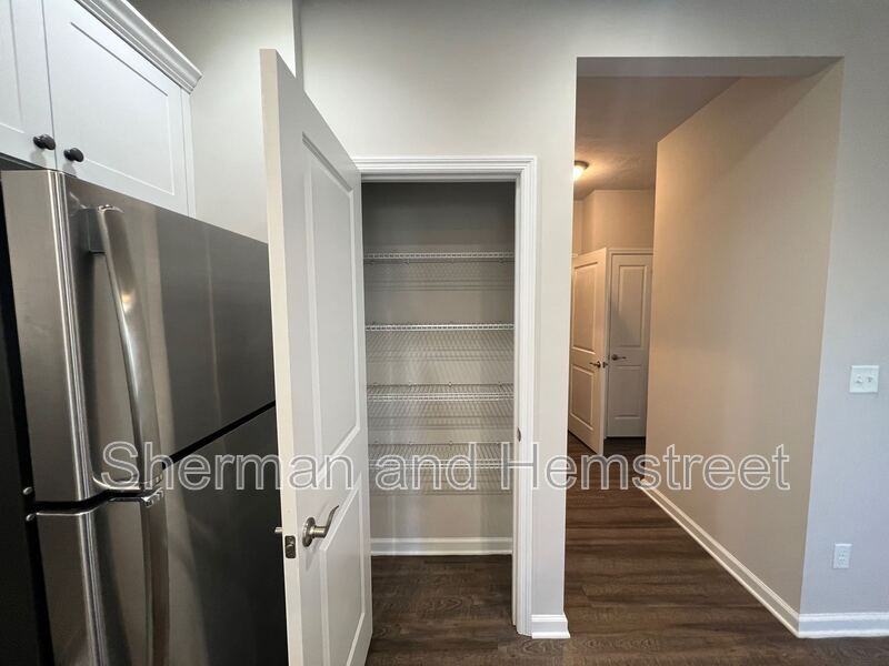 744 Tarvin Cir #744 - Photo 5 of 11