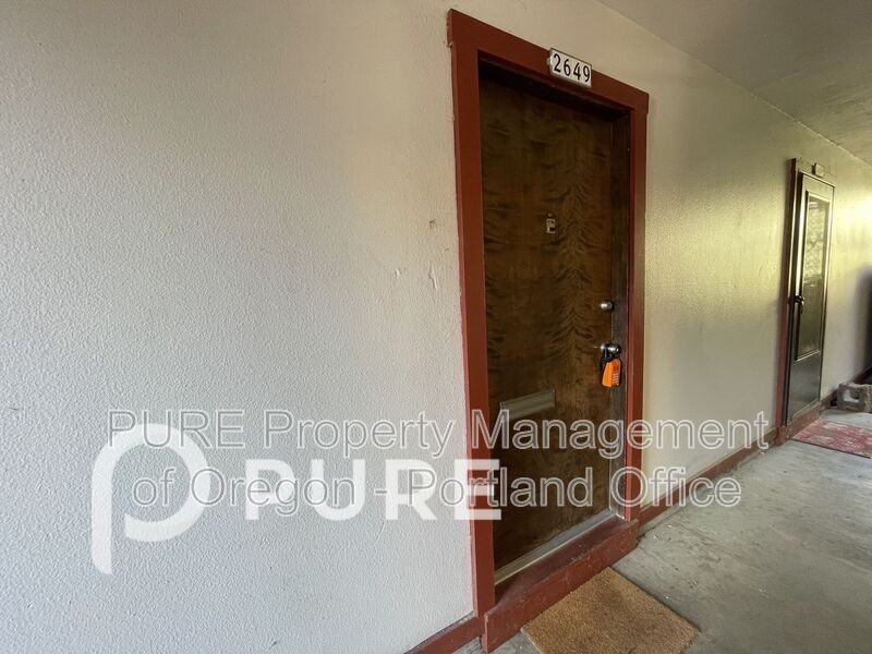 2649 Ne Wasco St - Photo 2 of 14