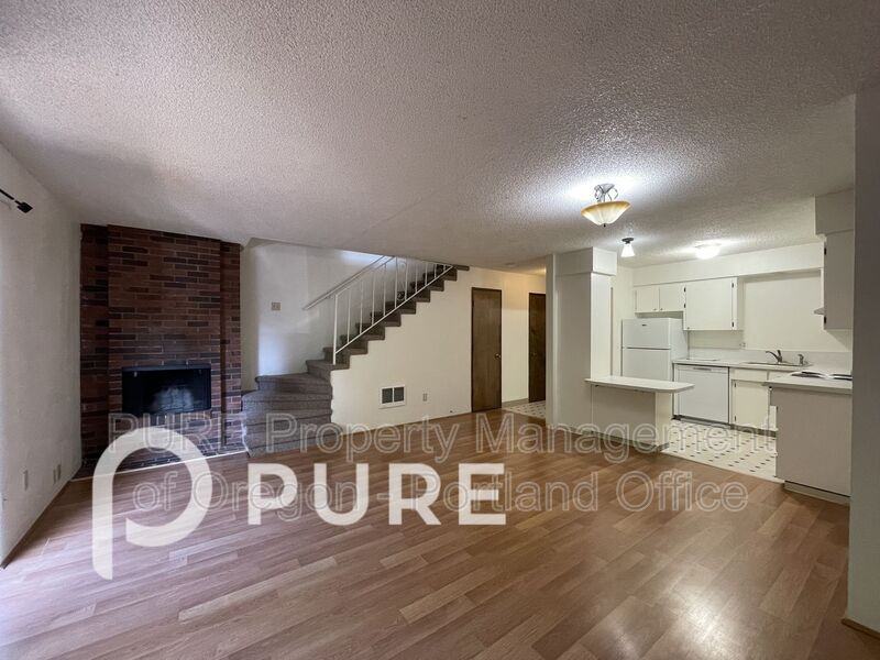 2649 Ne Wasco St - Photo 3 of 14