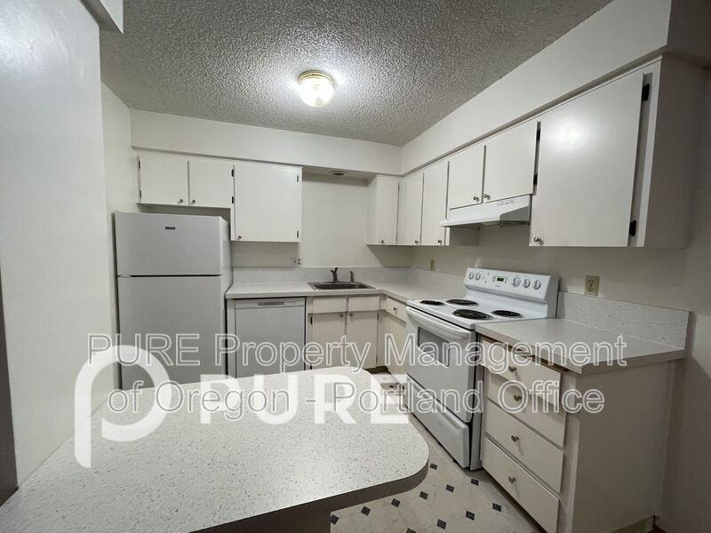 2649 Ne Wasco St - Photo 5 of 14