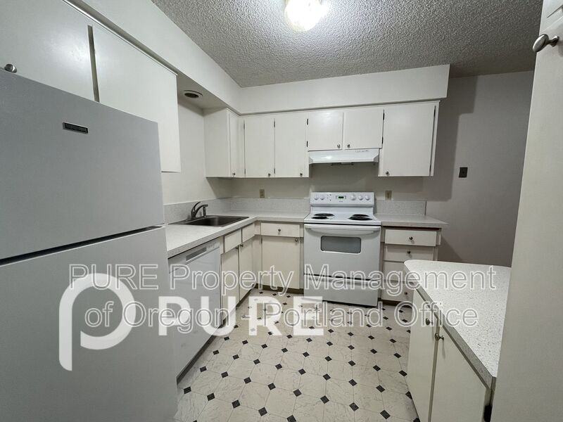 2649 Ne Wasco St - Photo 6 of 14