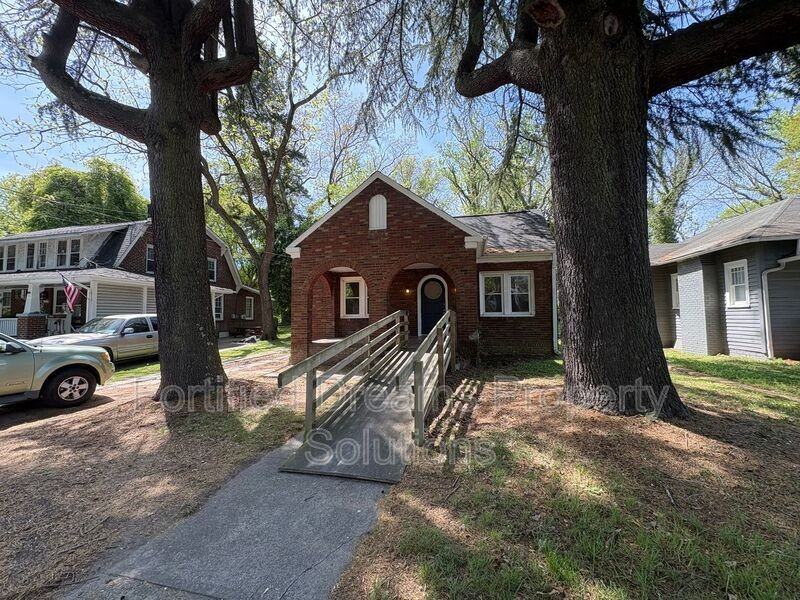 2354 N Patterson Ave - Photo 2 of 20