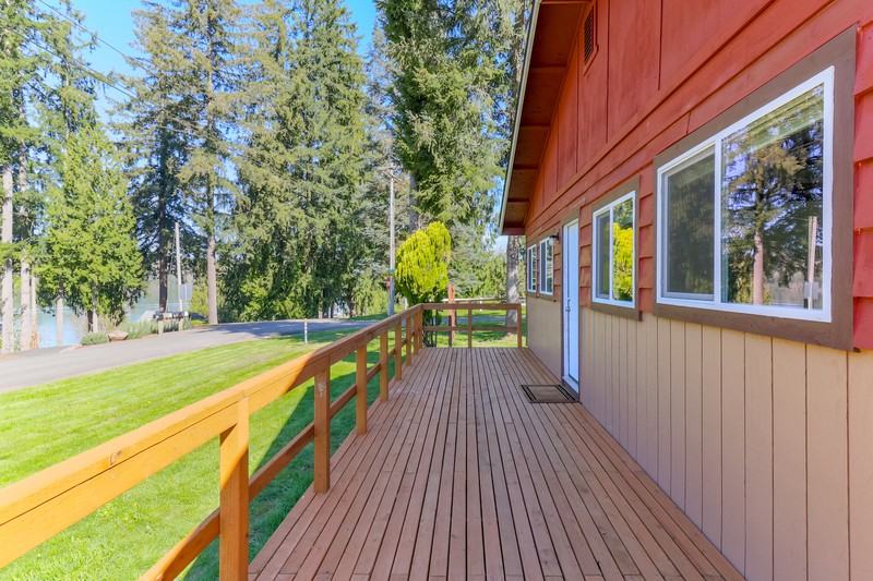 130 Village Rd - Photo 3 of 50