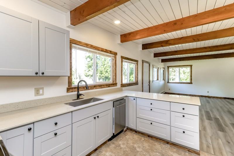 130 Village Rd - Photo 4 of 50