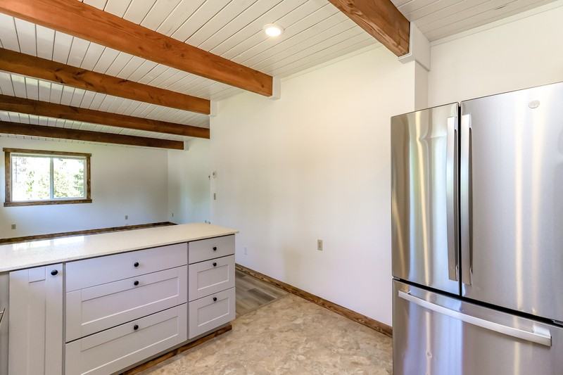 130 Village Rd - Photo 5 of 50