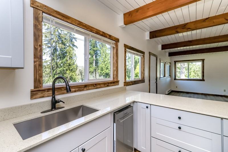 130 Village Rd - Photo 6 of 50