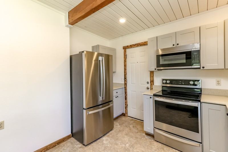 130 Village Rd - Photo 7 of 50