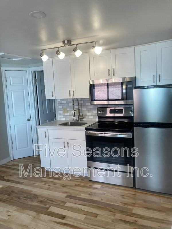 94 N Winooski Ave - Photo 2 of 12