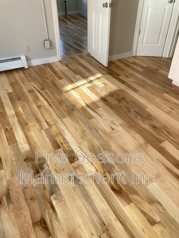 94 N Winooski Ave - Photo 4 of 12