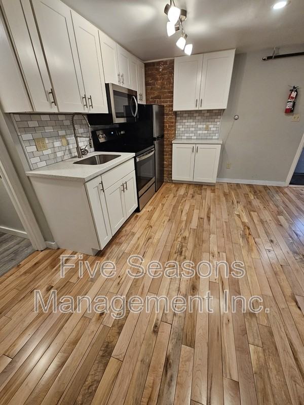 94 N Winooski Ave - Photo 5 of 12