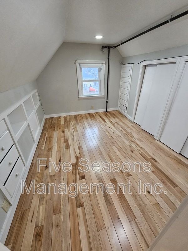 94 N Winooski Ave - Photo 7 of 12