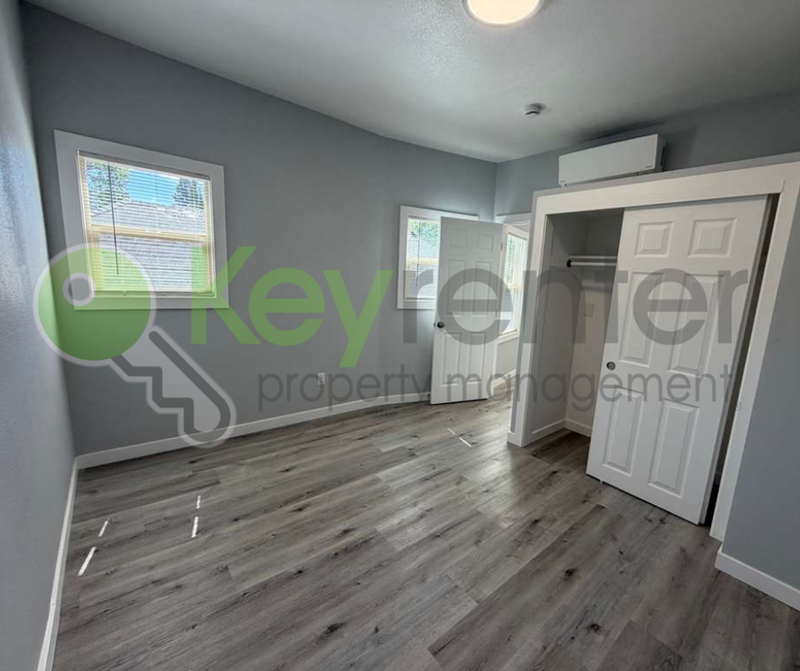 1517 23rd St #6 - Photo 5 of 34