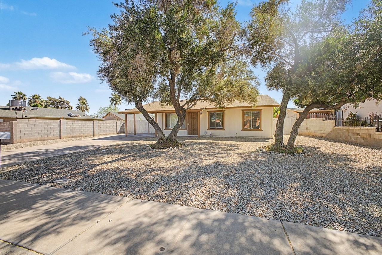 7409 S 46th St - Photo 3 of 29