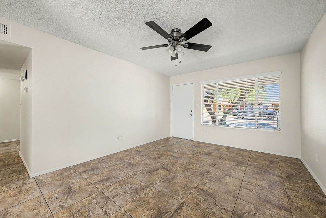 7409 S 46th St - Photo 5 of 29