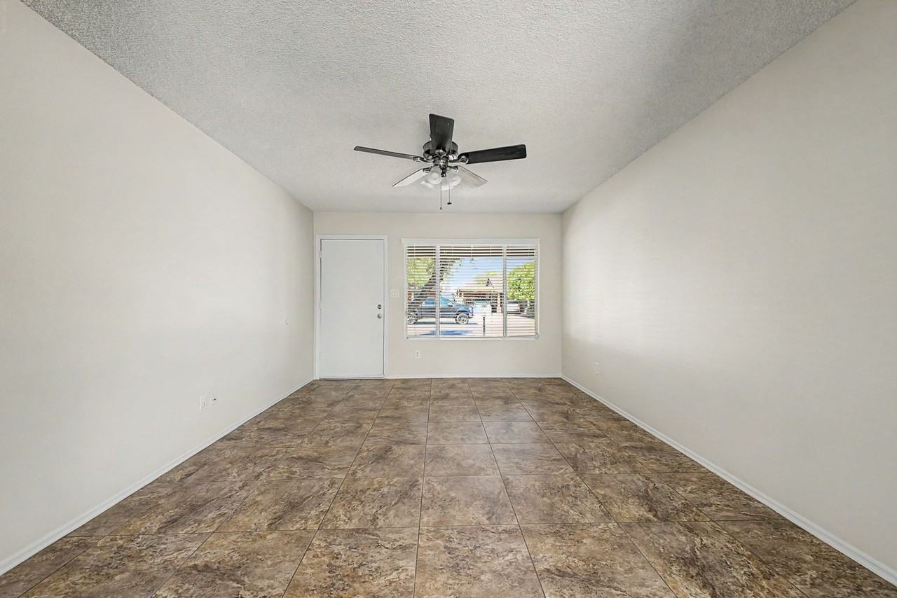 7409 S 46th St - Photo 6 of 29