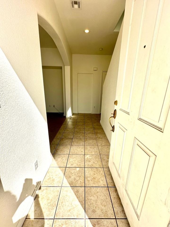 5383 Flowing Spring St - Photo 3 of 20