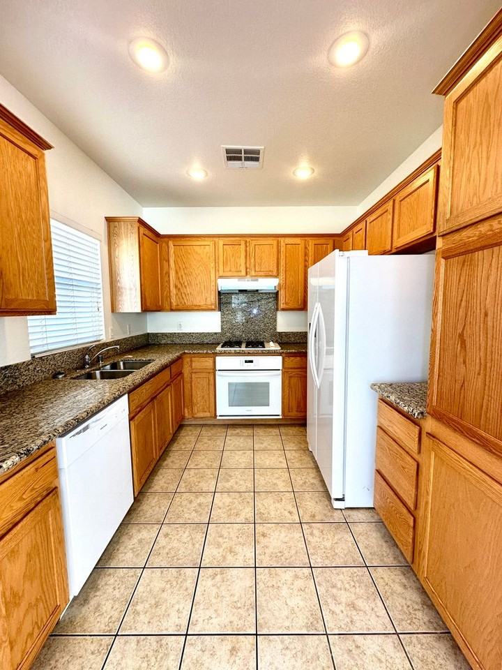 5383 Flowing Spring St - Photo 6 of 20