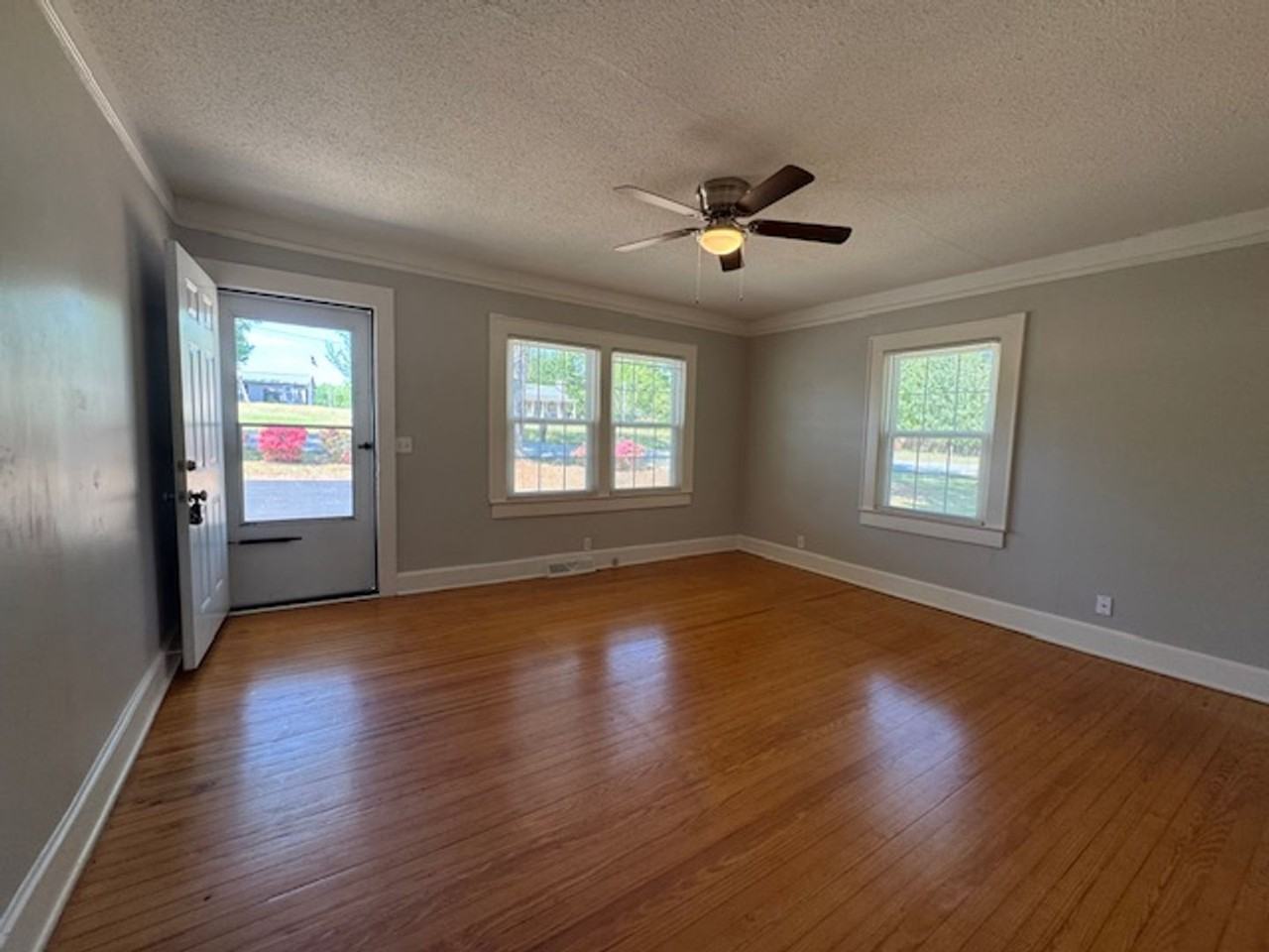 1352 Milford Church Rd - Photo 3 of 15