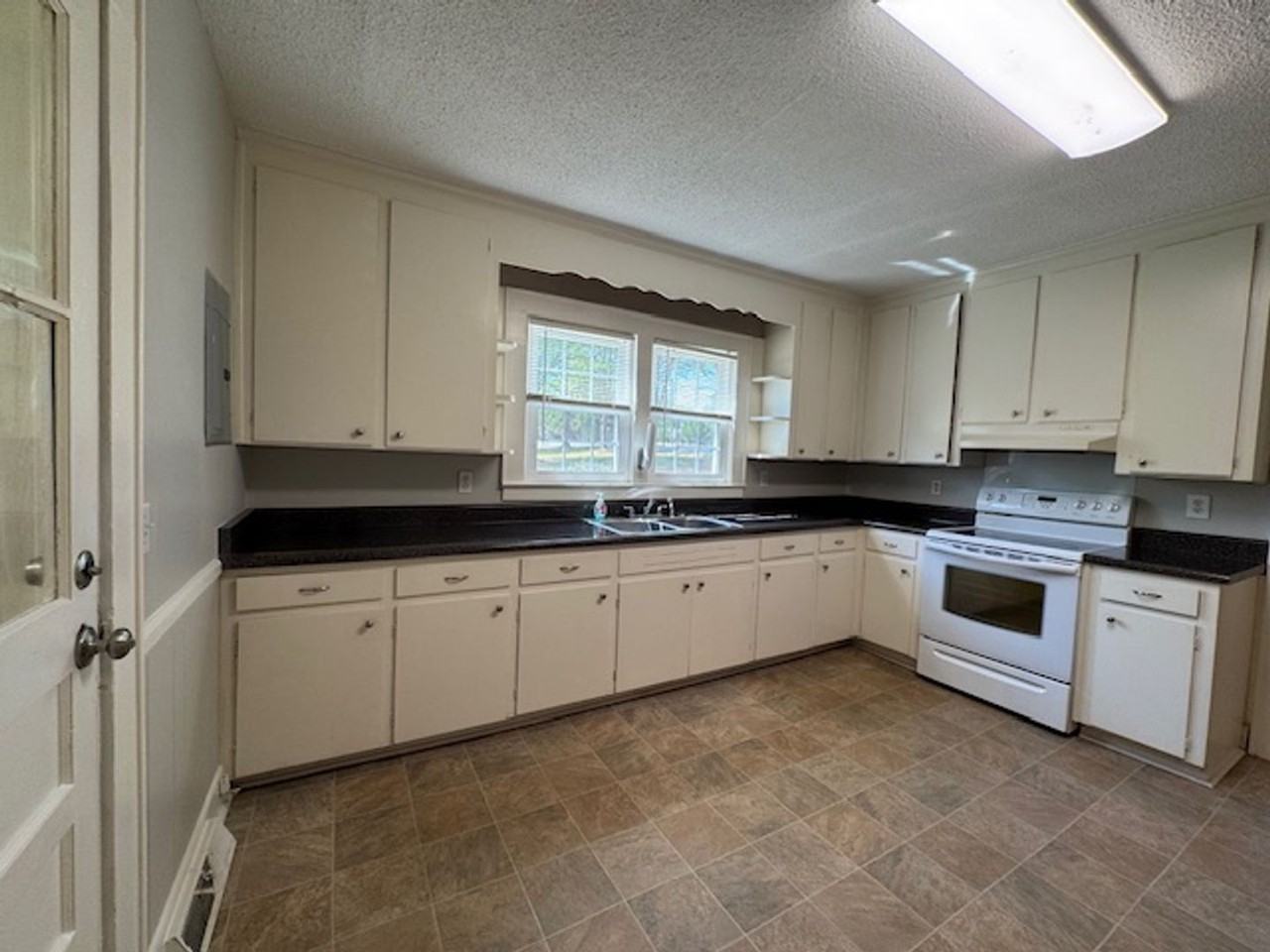 1352 Milford Church Rd - Photo 4 of 15