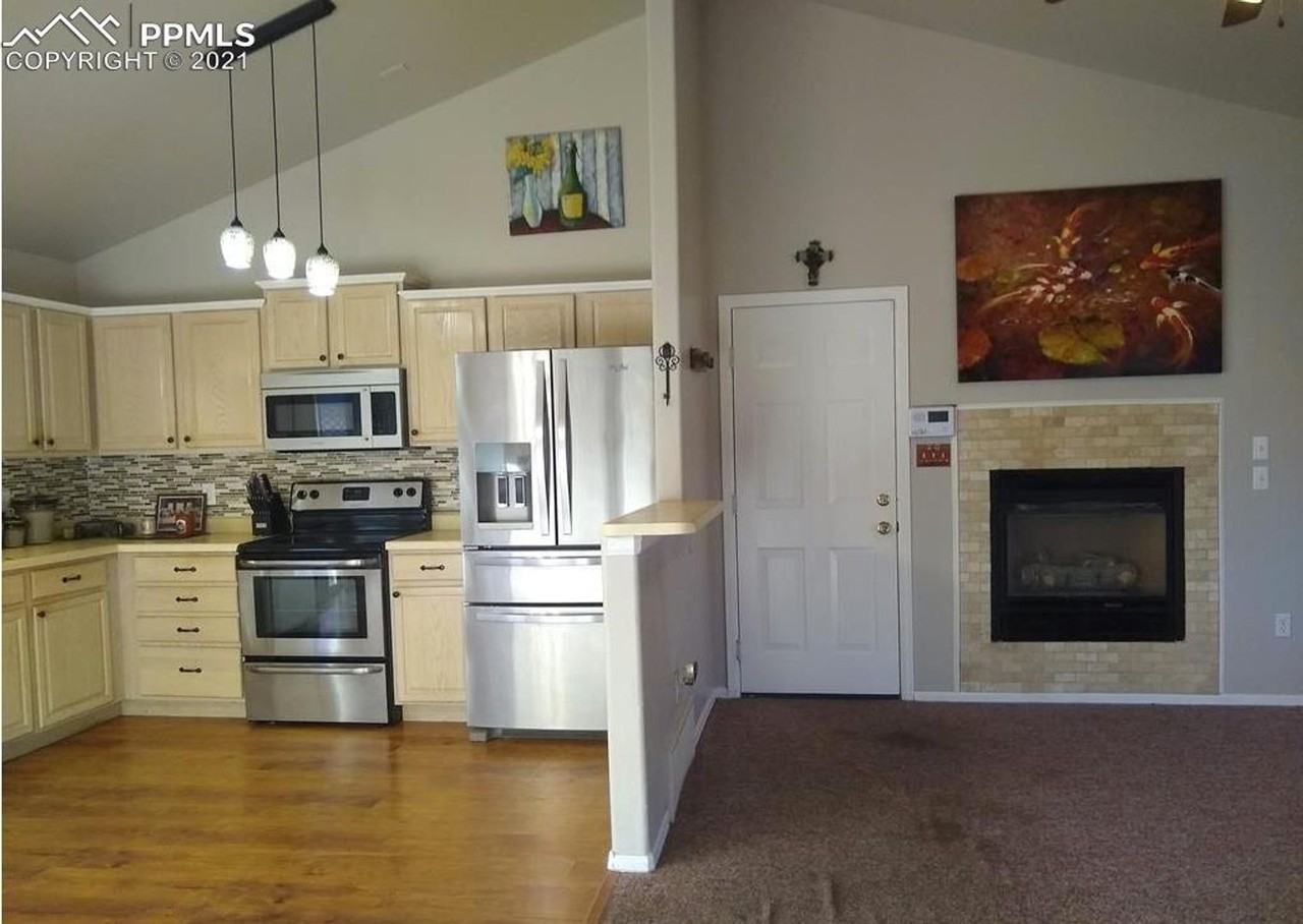 138 E Hahns Peak Ave - Photo 3 of 17