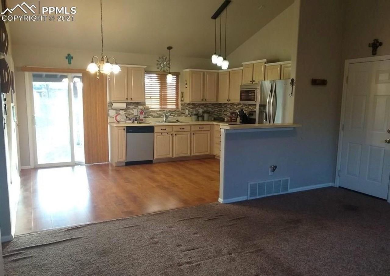 138 E Hahns Peak Ave - Photo 5 of 17