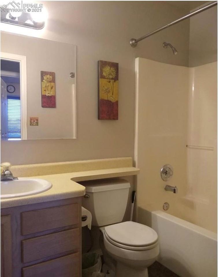 138 E Hahns Peak Ave - Photo 6 of 17