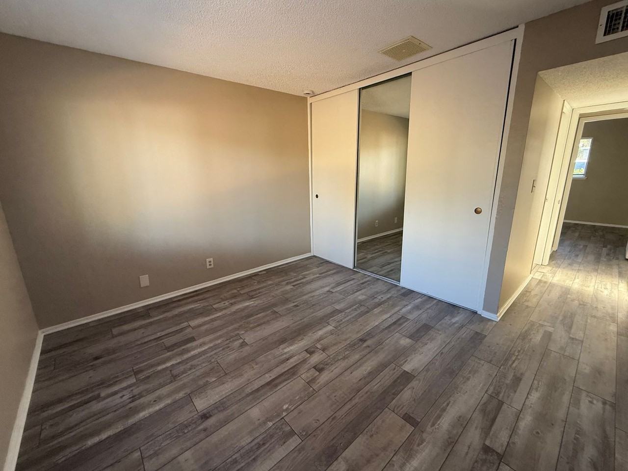 14236 Oxford Pl - Photo 6 of 50