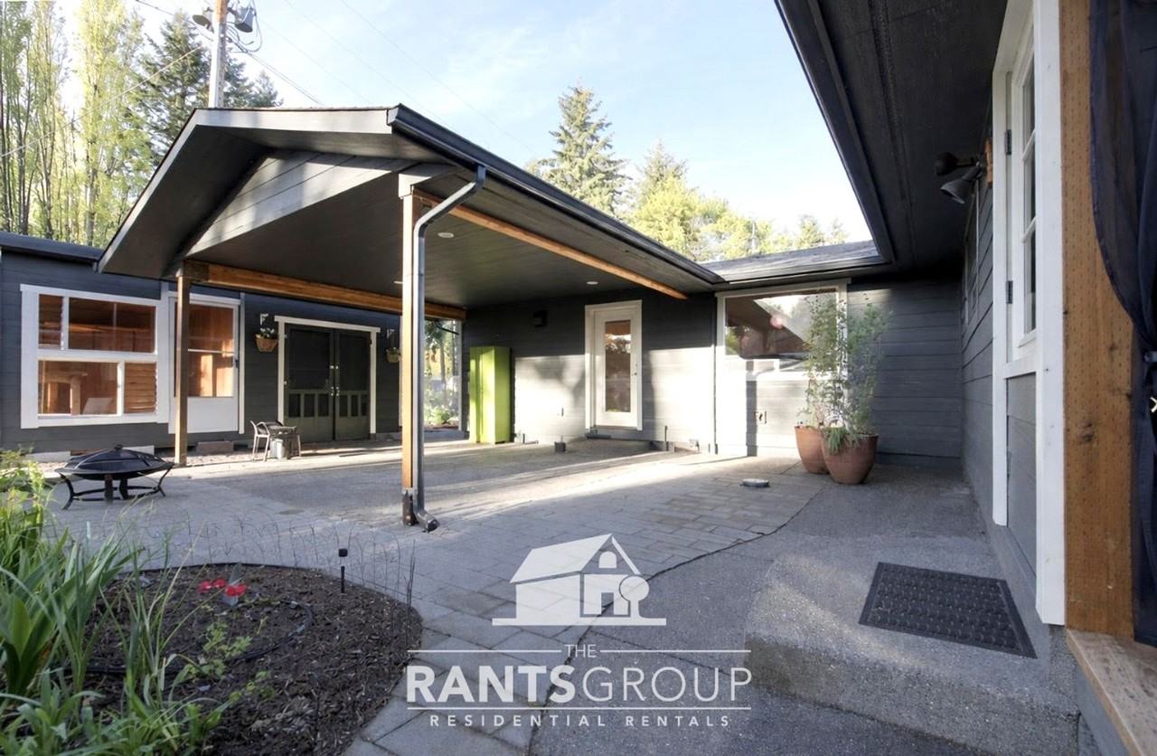 901 Lacey St Se - Photo 2 of 19