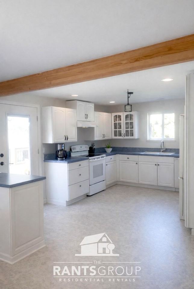 901 Lacey St Se - Photo 4 of 19