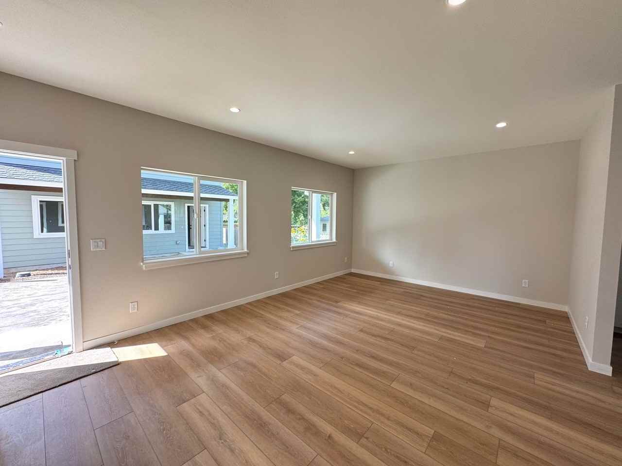 13822 Se Oatfield Rd - Photo 3 of 31