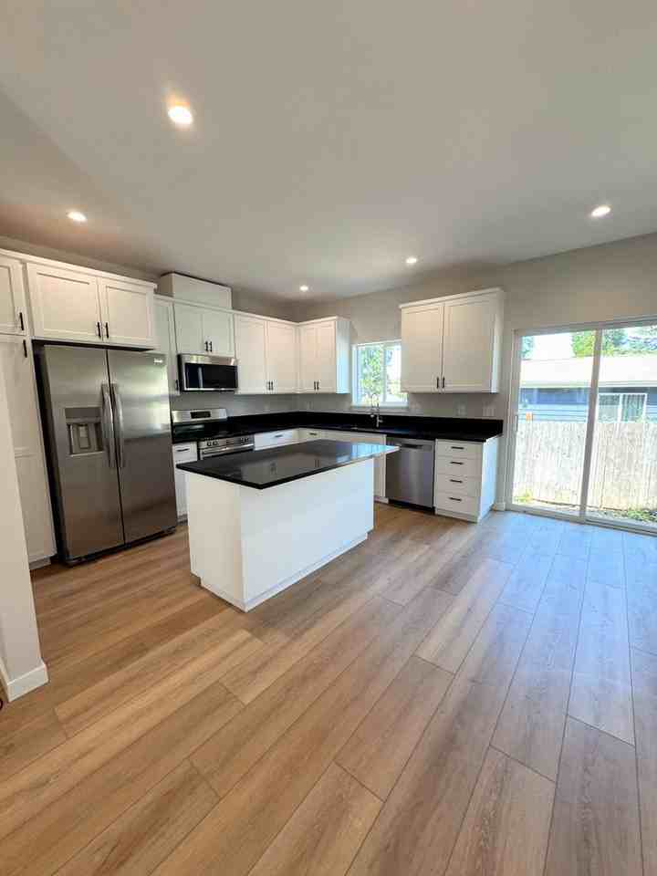 13822 Se Oatfield Rd - Photo 4 of 31