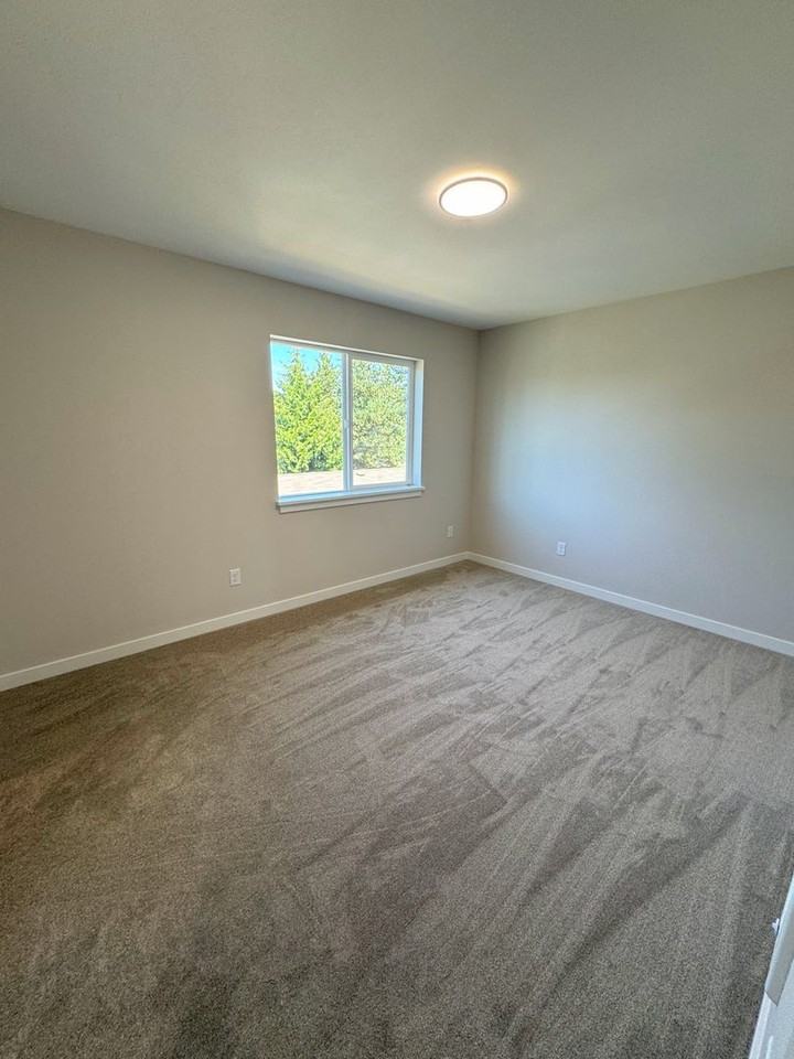 13822 Se Oatfield Rd - Photo 6 of 31