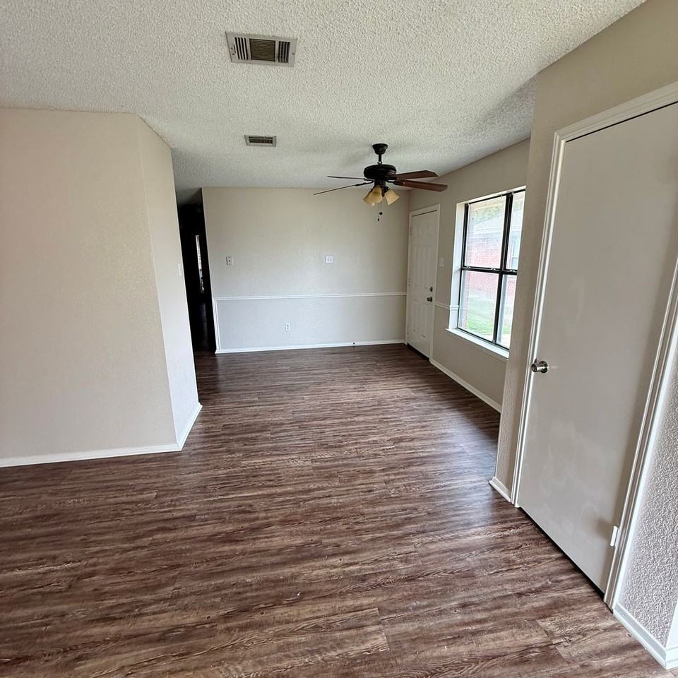 306 Williams Rd - Photo 3 of 10