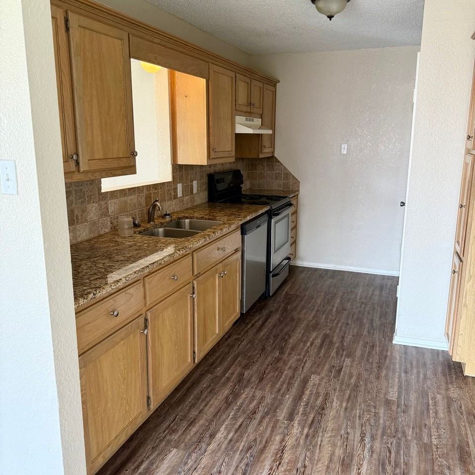 306 Williams Rd - Photo 4 of 10